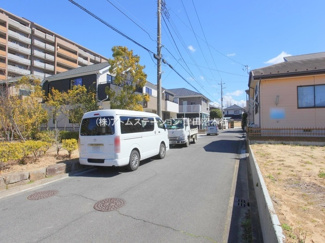 【前面道路含む現地写真】