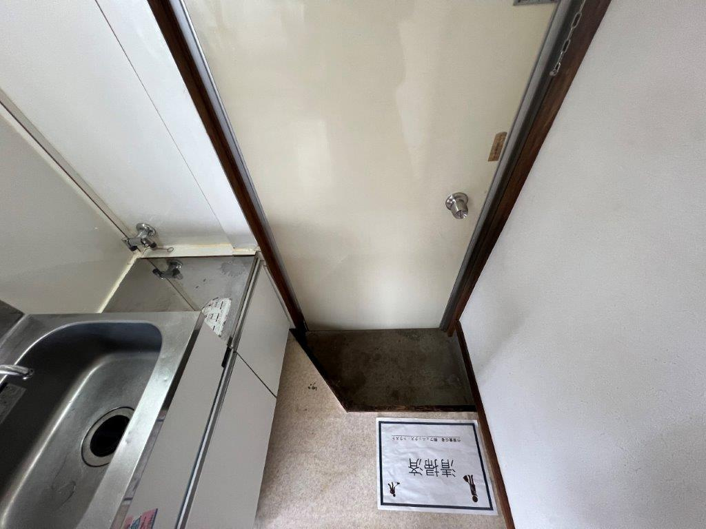 コウマハイツの玄関