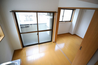 【洋室】 | トルナーレ美野島 | 別号室の写真になります。現況優先。