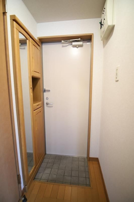 【玄関】 | トルナーレ美野島 | 別号室の写真になります。現況優先。