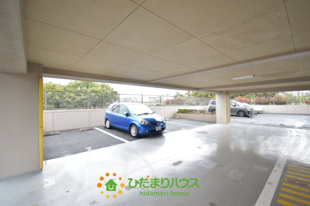 サーパス上尾の駐車場