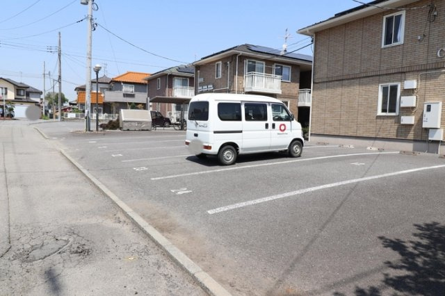 ハイツ・クレール坂東Cの駐車場