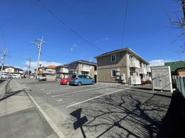 ハイツ・クレール坂東Cの駐車場