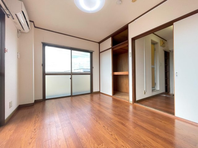 S-YビルⅡの居間・リビング|居室