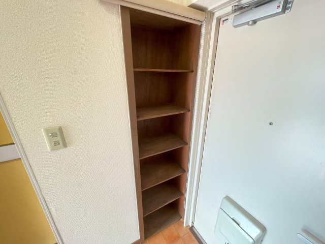 S-YビルⅡの収納|下駄箱収納