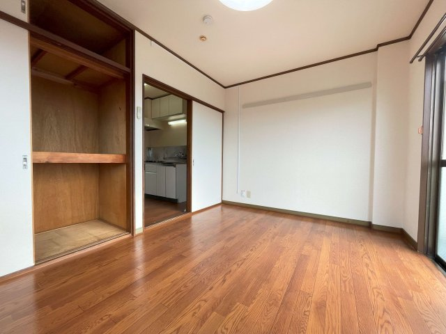 S-YビルⅡの居間・リビング|居室