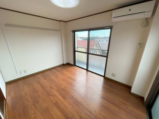 S-YビルⅡの居間・リビング|居室