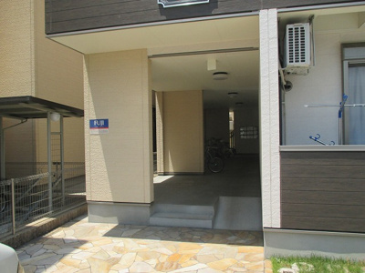 【エントランス】 | フジパレス吹田サウス | 落ちついた外観にマッチしたエントランスです