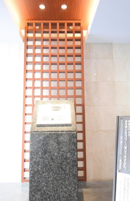 クレストフォルム新川崎サウスステージ　（川崎市幸区古市場2丁目）のエントランス|建物の内部です　オートロックで安心です