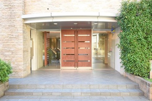 クレストフォルム新川崎サウスステージ　（川崎市幸区古市場2丁目）のエントランス|毎日通るエントランスはこのようになっています