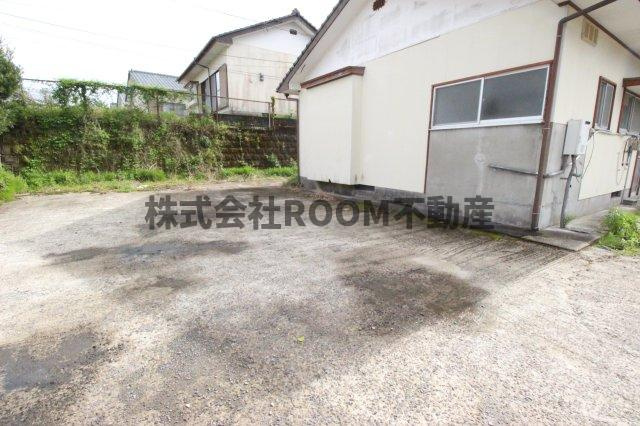 曽於市財部町南俣の一戸建ての駐車場|駐車場があるので、車を買う予定の方も安心です