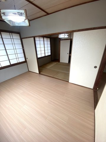 カイチビルの洋室