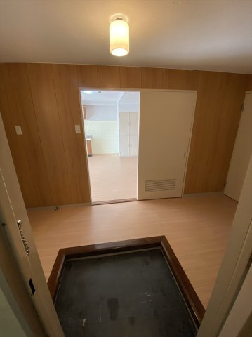 カイチビルの玄関