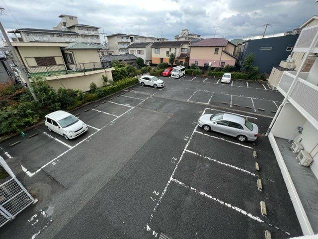 大美野レジデンスの駐車場