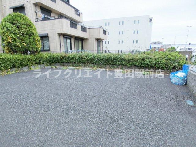 セントラルヒルズ　A・Bの駐車場