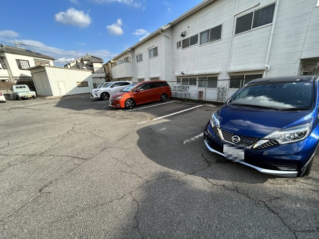 フジハイツの駐車場