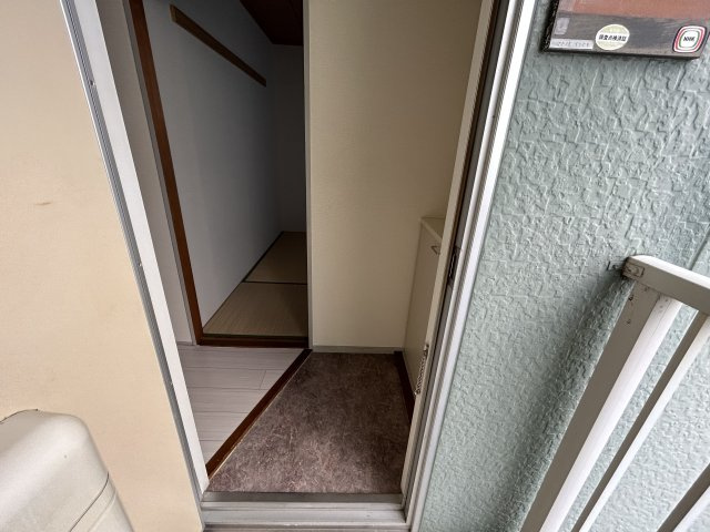 フジハイツの玄関