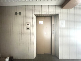 【その他共用部分】 | お買い物時やベビーカーの出し入れに便利なエレベーター付です。