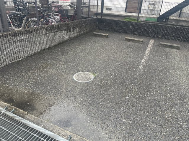 松本ハイツＣ棟の駐車場