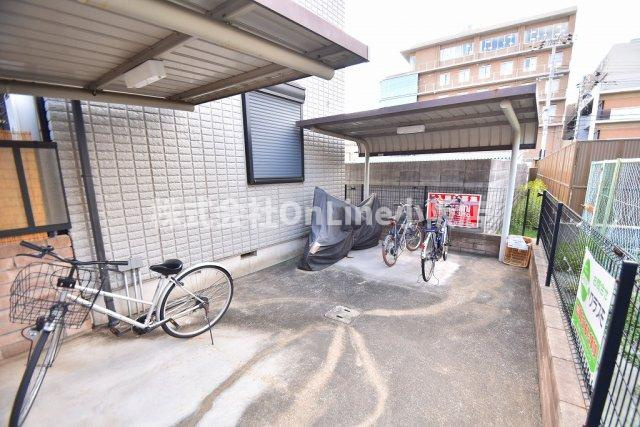 エムアールメゾンの駐車場