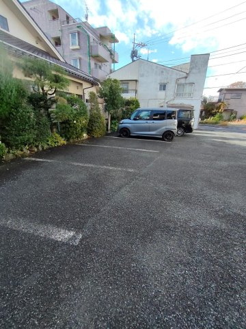 モンシェリーの駐車場