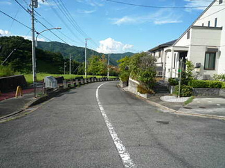 【前面道路含む現地写真】