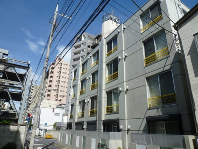 ★コンクリート打ちっぱなしの外壁が目を引きます★
