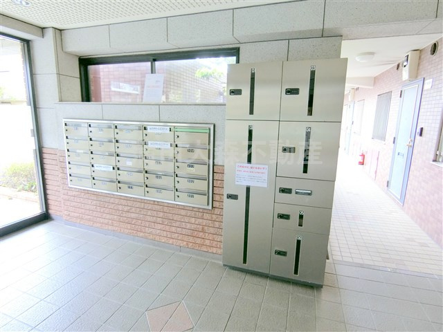ア・クール杉原のエントランス|エントランス　宅配BOXメールBOX
