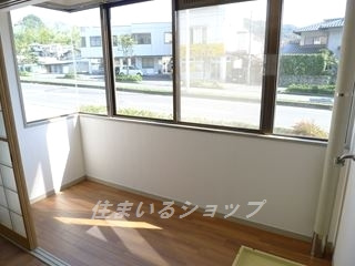 岩岡ビルのバルコニー|明るく便利なサンルーム