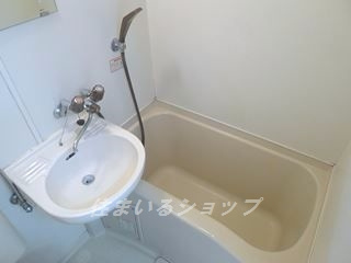 岩岡ビルの浴室