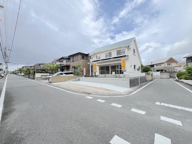 春日９丁目戸建ての前面道路含む現地写真