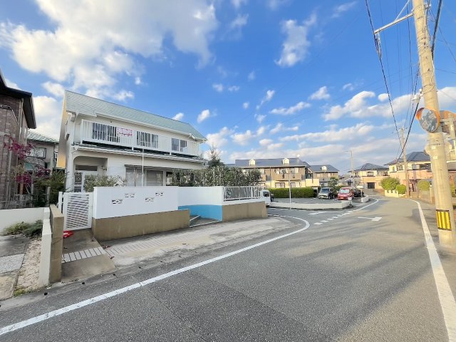 春日９丁目戸建ての前面道路含む現地写真