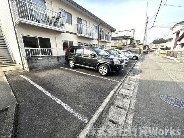 アネックスAKIの駐車場|駐車場があるので、車を買う予定の方も安心です