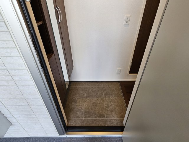 エムライズ大蔵中町の玄関