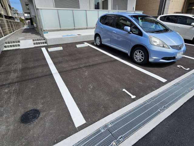 エムライズ大蔵中町の駐車場