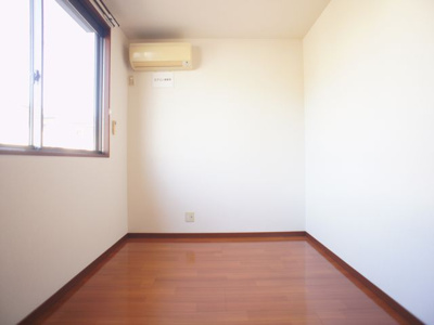 【寝室】 | ヴィヴァーチェＣ | 快適に過ごせるエアコンが付いています♪