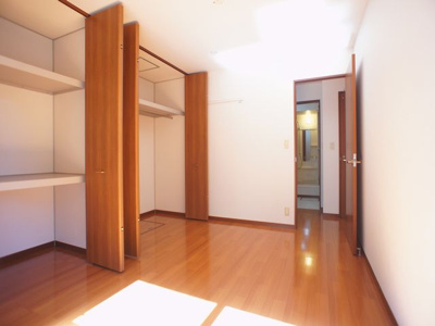 【子供部屋】 | ヴィヴァーチェＣ | 清潔感のあるきれいな洋間です♪