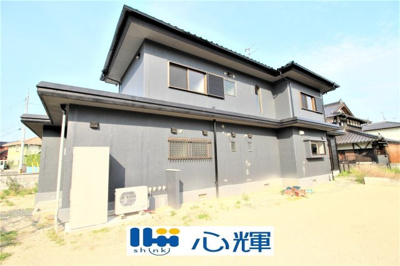 【外観】 | 西際波台3丁目中古家屋2階建 | 明るい日差しが差し込み、広いお庭です。