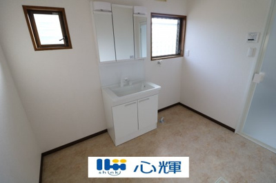 【独立洗面台】 | 西際波台3丁目中古家屋2階建 | 洗面台交換完了しました。
脱衣スペース広いです。