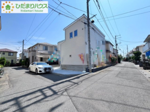 上尾市上　未入居戸建　いろどりタウン01の前面道路含む現地写真|開放感のある角地物件♪