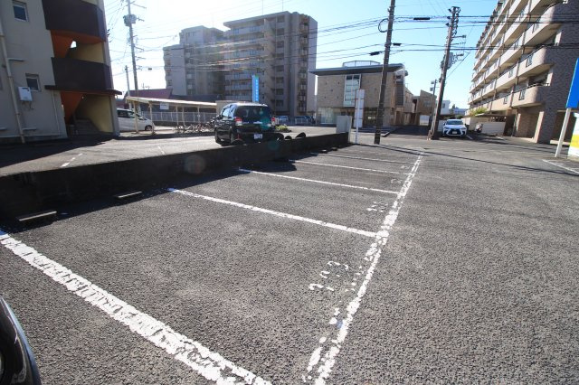 石川コーポ3の駐車場