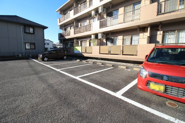 シャンテ一の宮の駐車場
