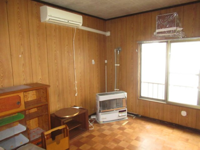 【居間・リビング】 | 能代市二ツ井町比井野・中古住宅兼倉庫（店舗）