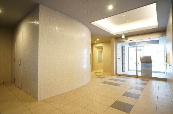 サンタモニカ亀戸のロビー|エントランスホールは明るく清潔感のあるデザイン♪