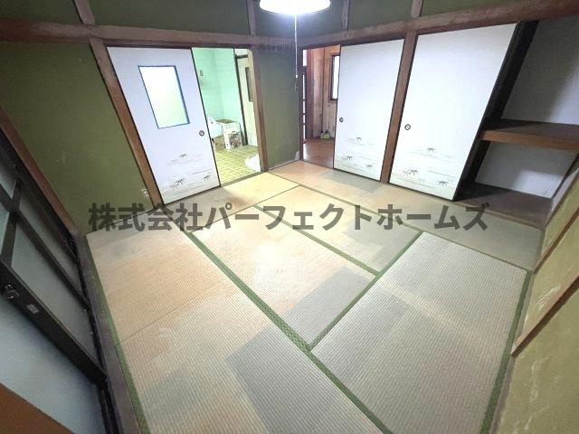 藤阪元町3丁目戸建　賃貸の和室|和室ならではの温かな和の空間で寛ぎの時間を過ごせます
