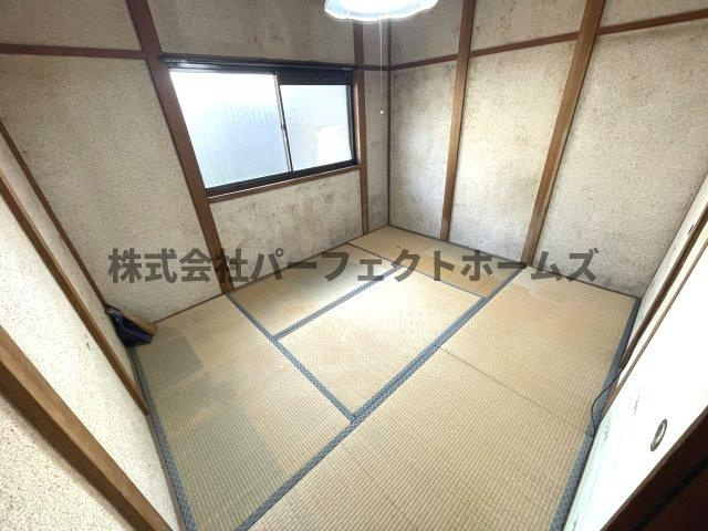 藤阪元町3丁目戸建　賃貸の和室|和室、ちょっとしたくつろぎスペースにいかがでしょうか