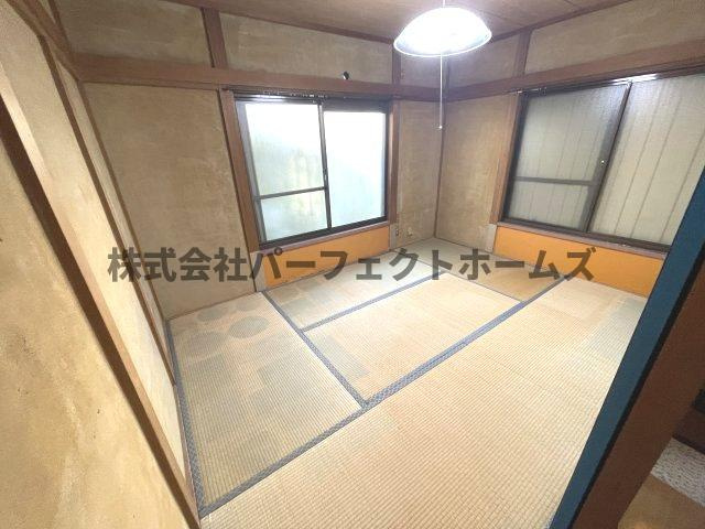 藤阪元町3丁目戸建　賃貸の和室|和室、ちょっとしたくつろぎスペースにいかがでしょうか