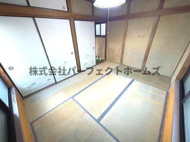 藤阪元町3丁目戸建　賃貸の和室|ゆったりとくつろげる和室です