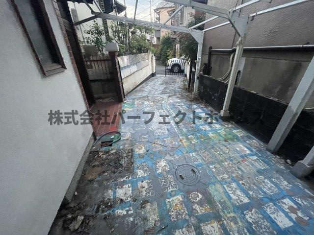 藤阪元町3丁目戸建　賃貸の駐車場|駐車場完備です