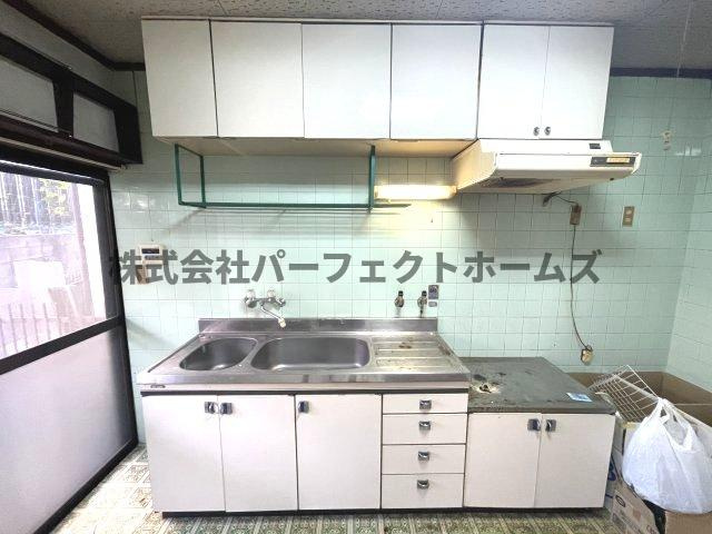 藤阪元町3丁目戸建　賃貸のキッチン|外観もきれいです